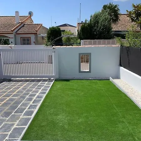 Дом отдыха Mediterranean Breeze House *