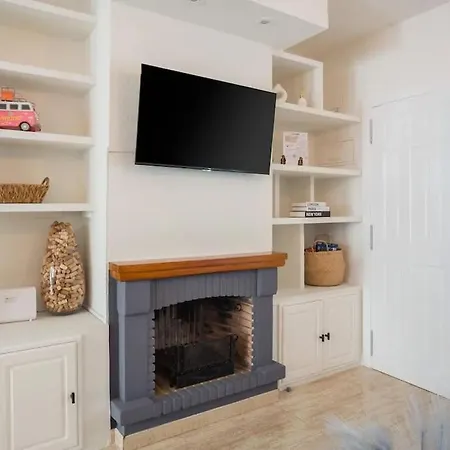 Mediterranean Breeze House بيت للعطل *